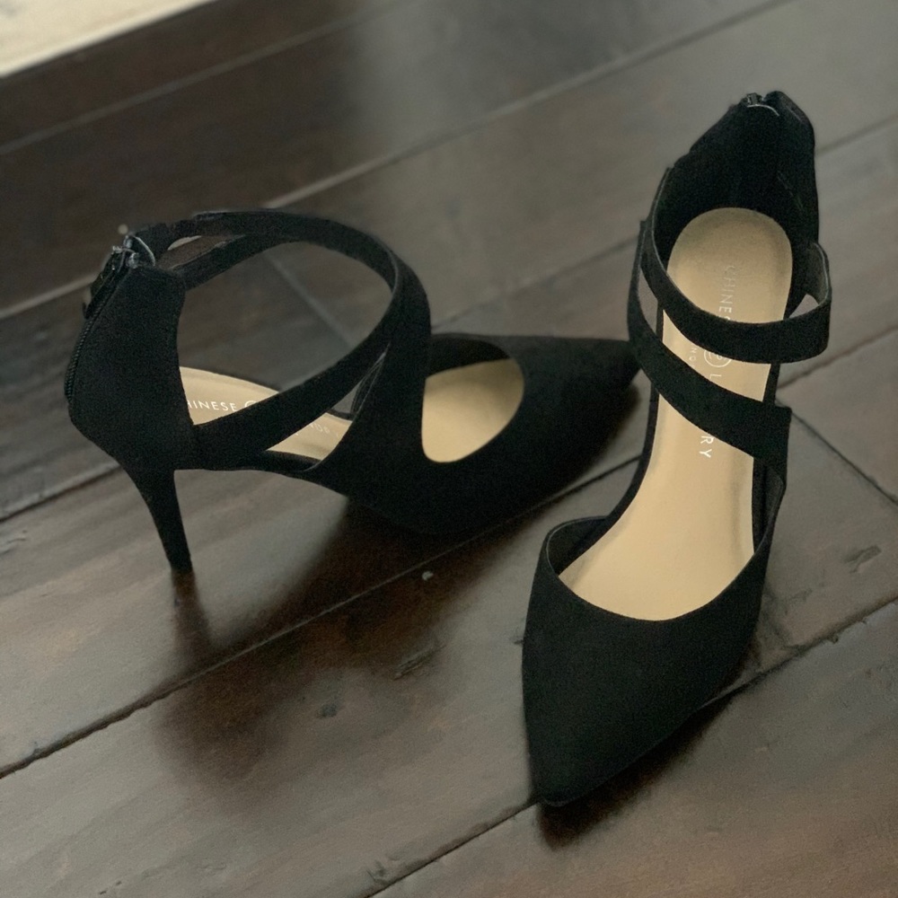 NWOT - Chinese Laundry Black Suede Pump